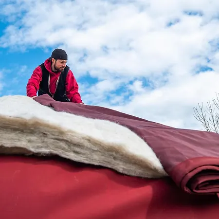 Weinrote Jurte Fuer Geniesser * Babelin