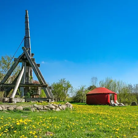 Weinrote Jurte Fuer Geniesser