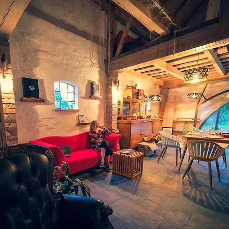 Luxuszelt Weinrote Jurte Fuer Geniesser Babelin