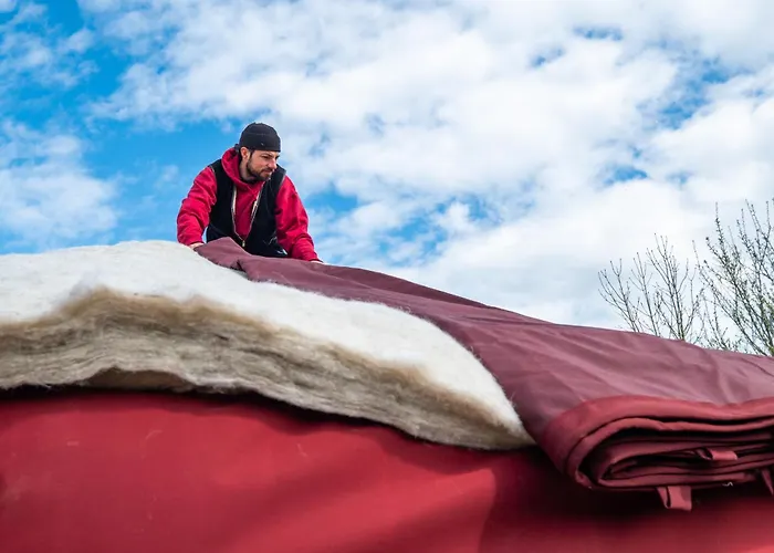 Weinrote Jurte Fuer Geniesser * Babelin