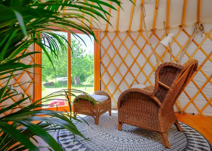 Weinrote Jurte Fuer Geniesser * Babelin