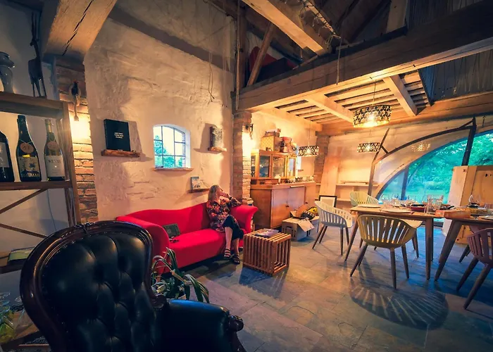 Luxuszelt Weinrote Jurte Fuer Geniesser Babelin