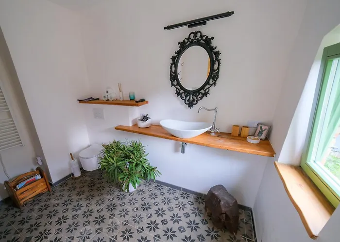 Weinrote Jurte Fuer Geniesser