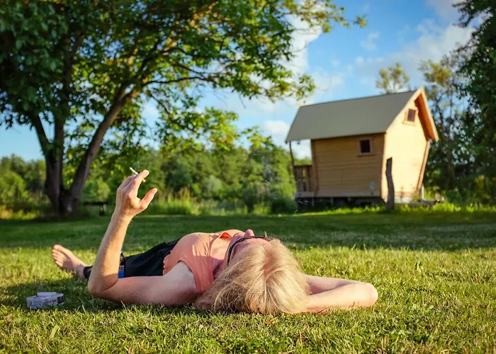 Luxuszelt Weinrote Jurte Fuer Geniesser *