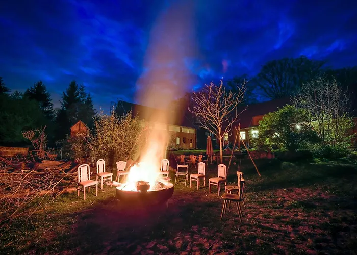 Luxuszelt Weinrote Jurte Fuer Geniesser