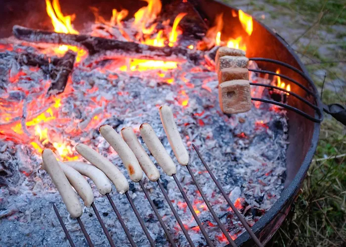 Luxuszelt Weinrote Jurte Fuer Geniesser