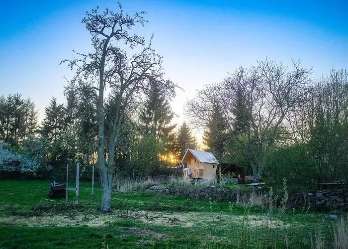 Weinrote Jurte Fuer Geniesser Babelin