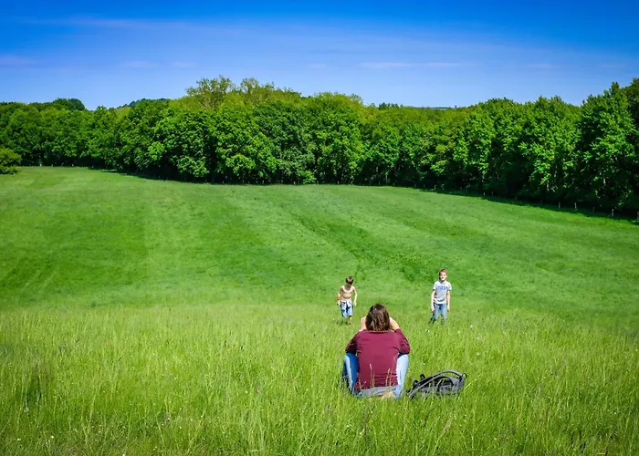 Weinrote Jurte Fuer Geniesser Babelin